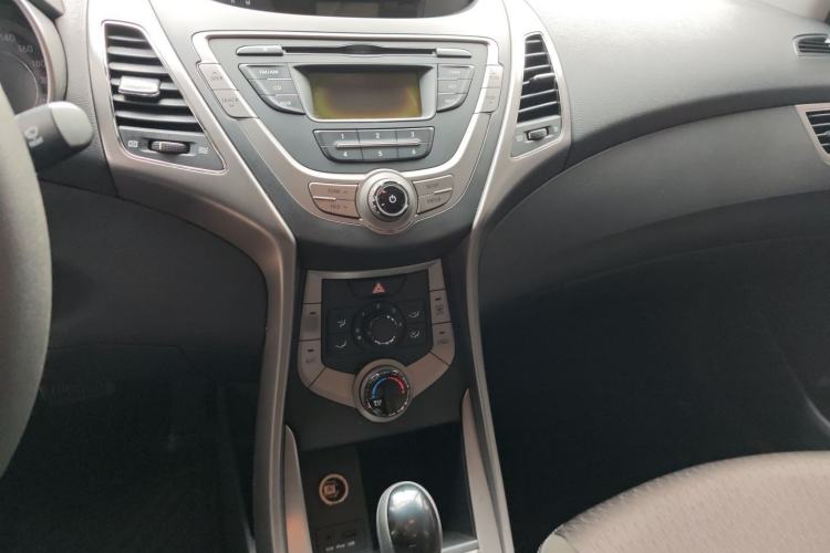 Used Hyundai Elantra (5th Generation / Langdong) 2012 1.6L Automatic Fashion Edition Center Console