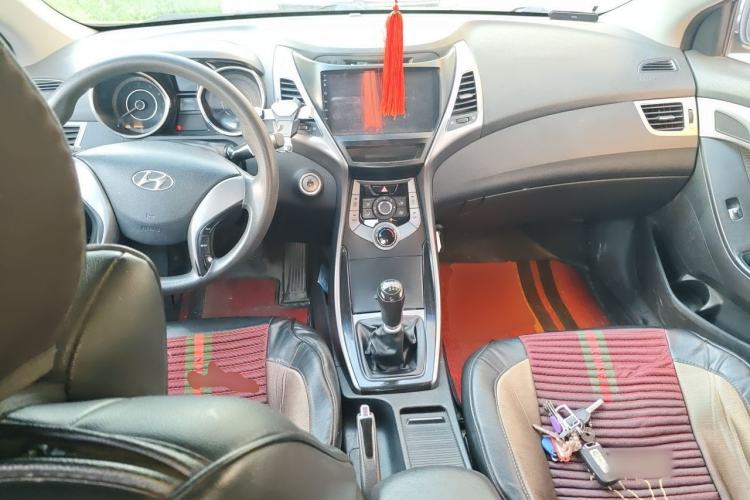 Used Hyundai Elantra (5th Generation / Langdong) 2012 1.6L Manual Leading Model Center Console