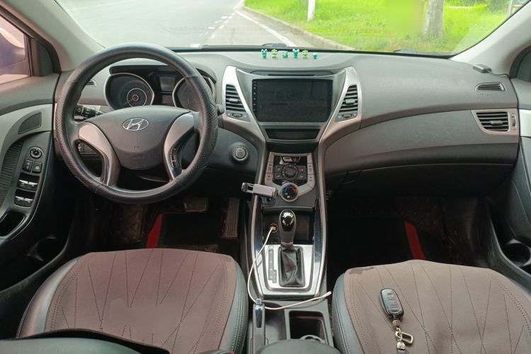Used Hyundai Elantra (5th Generation / Langdong) 2012 1.6L Automatic Leading Model Center Console