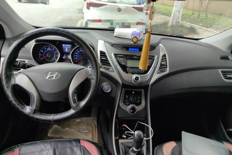 Used Hyundai Elantra (5th Generation / Langdong) 2012 1.6L Manual Leading Model Center Console