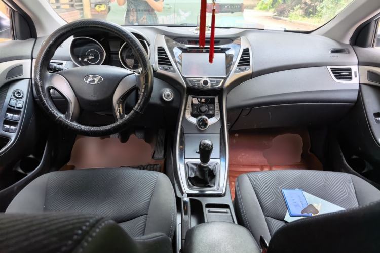 Used Hyundai Elantra (5th Generation / Langdong) 2012 1.6L Manual Leading Model Center Console