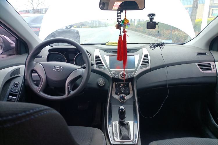 Used Hyundai Elantra (5th Generation / Langdong) 2012 1.6L Automatic Leading Model Center Console