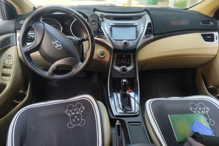 Used Hyundai Elantra (5th Generation / Langdong) 2012 1.6L Automatic Leading Model Center Console