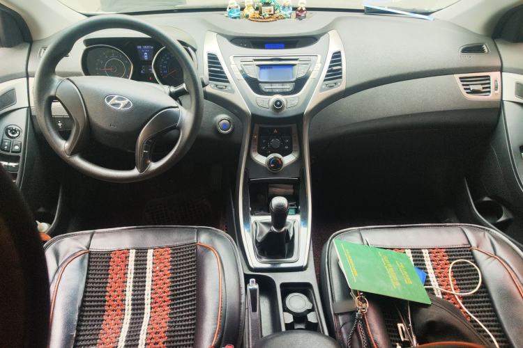 Used Hyundai Elantra (5th Generation / Langdong) 2012 1.6L Manual Leading Model Center Console