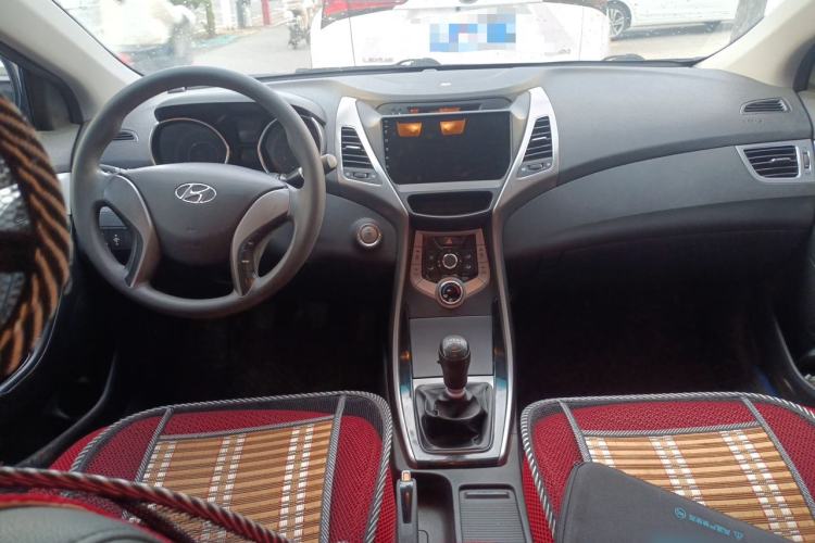 Used Hyundai Elantra (5th Generation / Langdong) 2012 1.6L Manual Leading Model Center Console