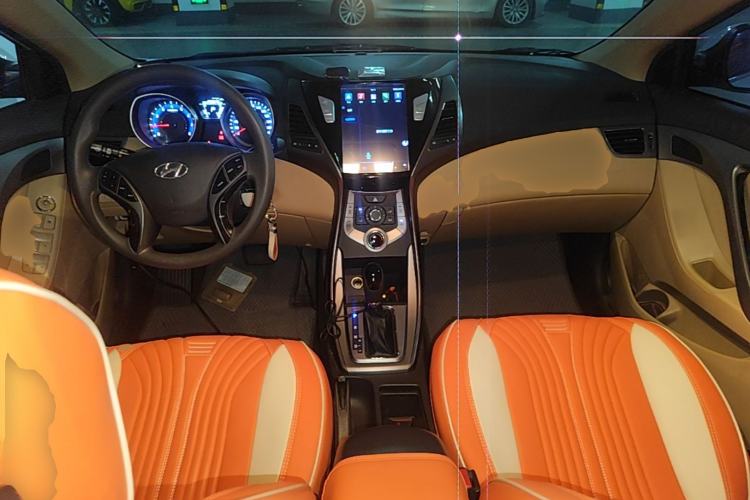 Used Hyundai Elantra (5th Generation / Langdong) 2012 1.6L Automatic Fashion Edition Center Console