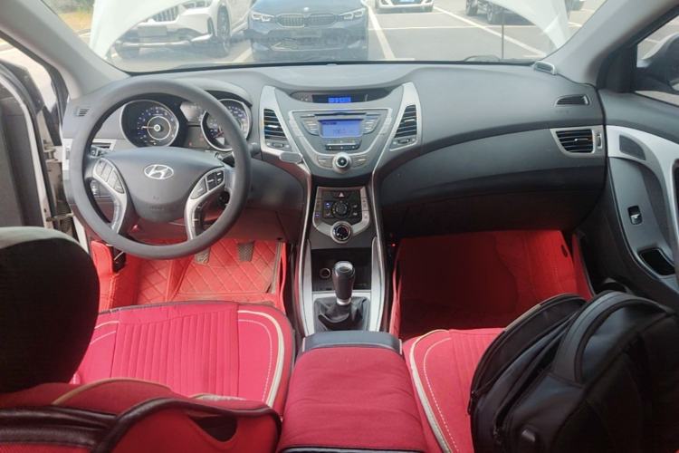 Used Hyundai Elantra (5th Generation / Langdong) 2012 1.6L Manual Fashion Edition Center Console