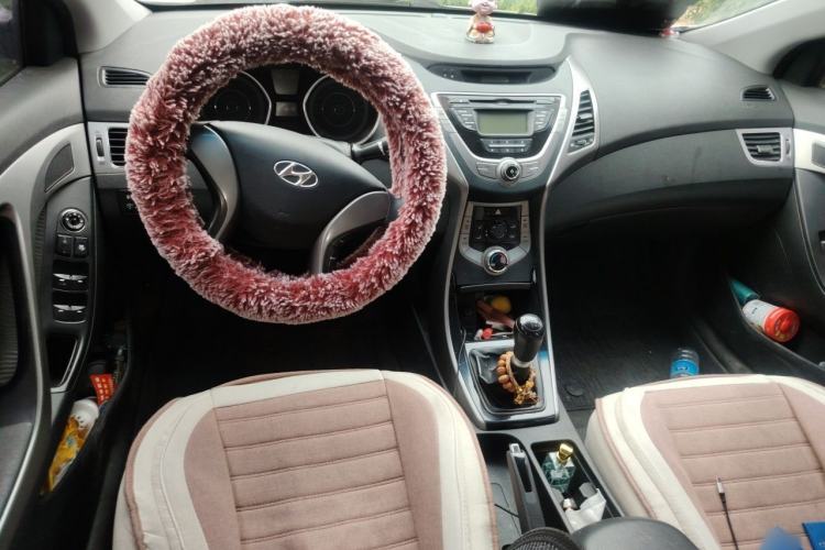 Used Hyundai Elantra (5th Generation / Langdong) 2012 1.6L Manual Leading Model Center Console