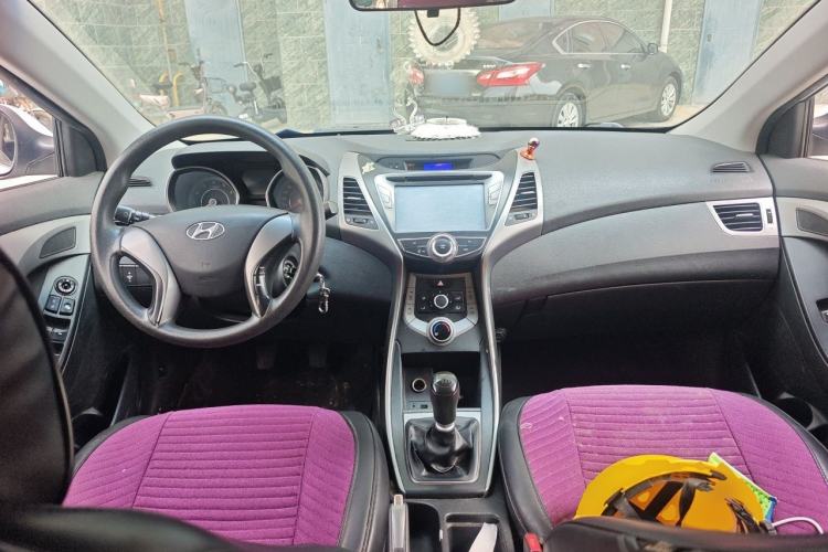 Used Hyundai Elantra (5th Generation / Langdong) 2012 1.6L Manual Fashion Edition Center Console