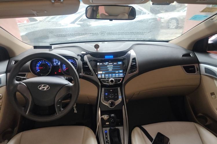 Used Hyundai Elantra (5th Generation / Langdong) 2012 1.6L Automatic Fashion Edition Center Console