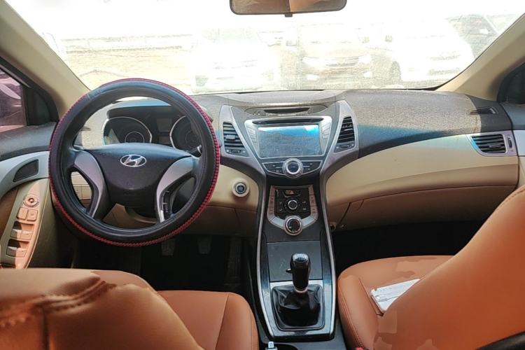 Used Hyundai Elantra (5th Generation / Langdong) 2012 1.6L Manual Leading Model Center Console