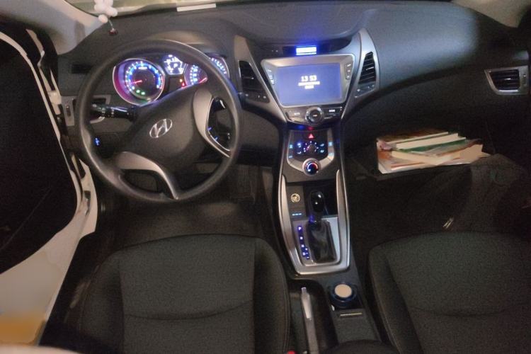 Used Hyundai Elantra (5th Generation / Langdong) 2012 1.6L Automatic Fashion Edition Center Console