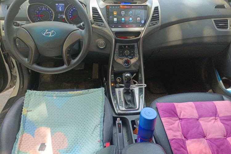 Used Hyundai Elantra (5th Generation / Langdong) 2012 1.6L Automatic Leading Model Center Console