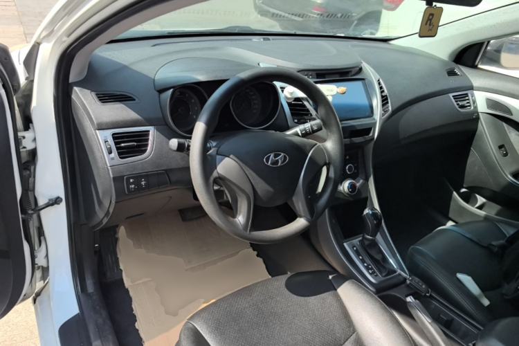 Used Hyundai Elantra (5th Generation / Langdong) 2012 1.6L Automatic Fashion Edition Center Console