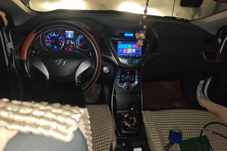 Used Hyundai Elantra (5th Generation / Langdong) 2012 1.6L Manual Leading Model Center Console