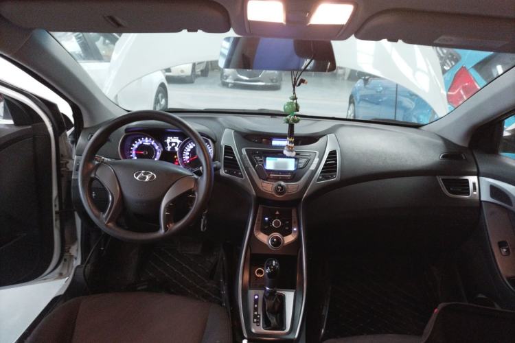 Used Hyundai Elantra (5th Generation / Langdong) 2012 1.6L Automatic Fashion Edition Center Console