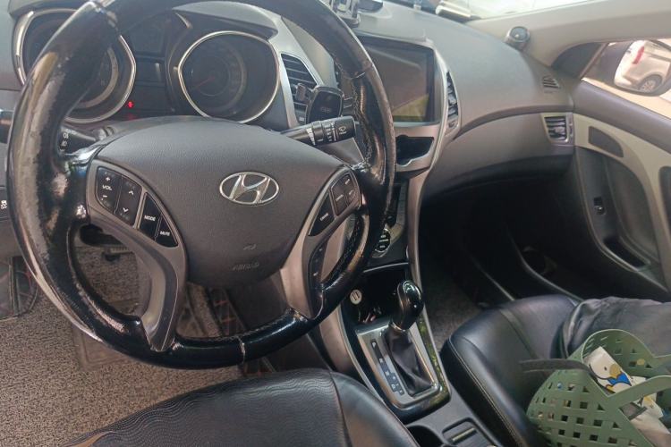 Used Hyundai Elantra (5th Generation / Langdong) 2012 1.6L Automatic Prestige Model Center Console