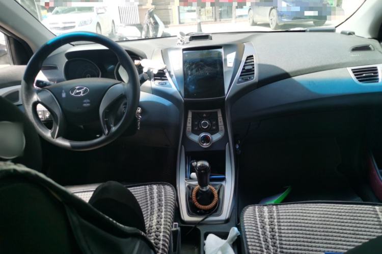 Used Hyundai Elantra (5th Generation / Langdong) 2012 1.6L Manual Fashion Edition Center Console
