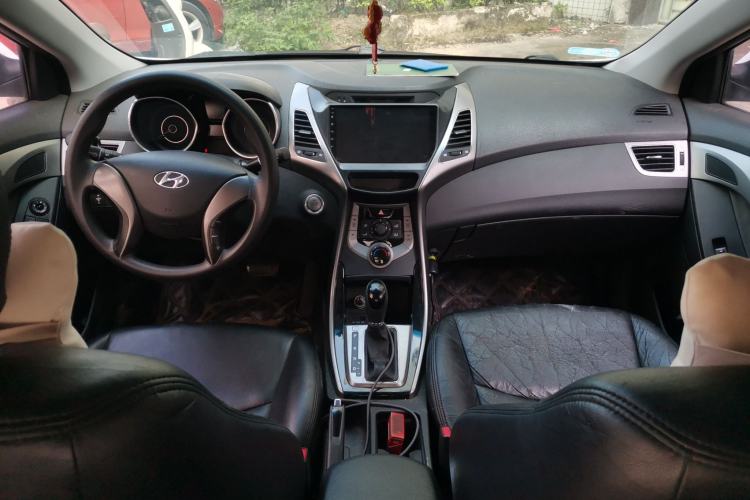 Used Hyundai Elantra (5th Generation / Langdong) 2012 1.6L Automatic Leading Model Center Console