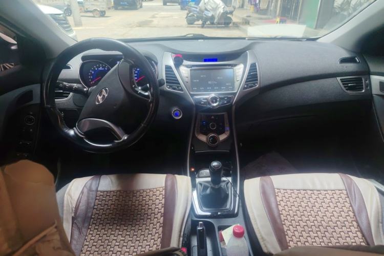 Used Hyundai Elantra (5th Generation / Langdong) 2012 1.6L Manual Leading Model Center Console