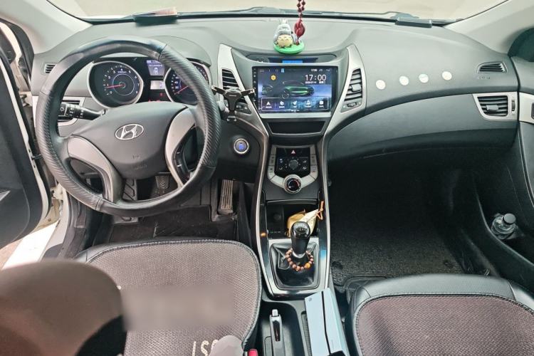 Used Hyundai Elantra (5th Generation / Langdong) 2012 1.6L Manual Leading Model Center Console