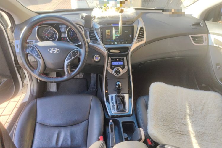 Used Hyundai Elantra (5th Generation / Langdong) 2012 1.6L Automatic Prestige Model Center Console