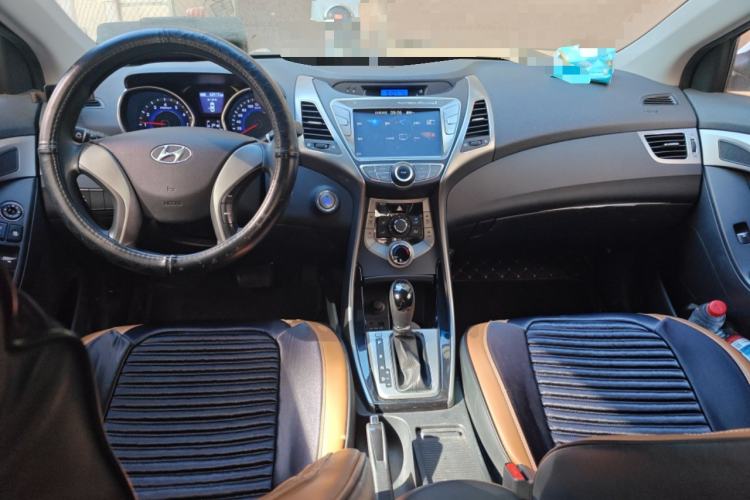 Used Hyundai Elantra (5th Generation / Langdong) 2012 1.6L Automatic Leading Model Center Console