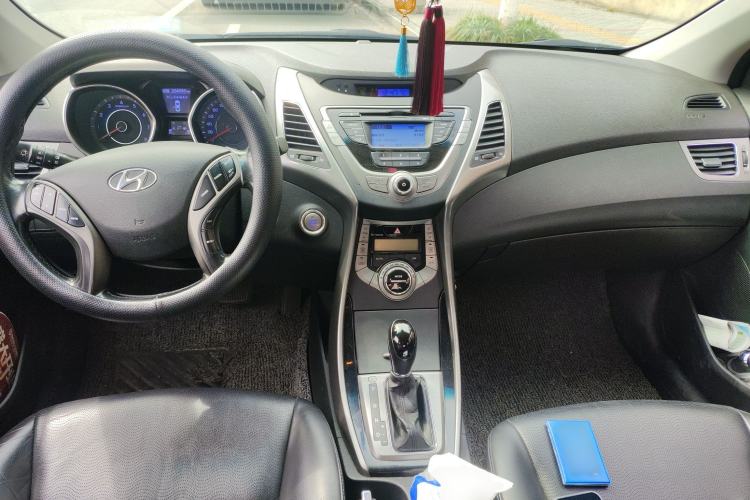 Used Hyundai Elantra (5th Generation / Langdong) 2012 1.6L Automatic Prestige Model Center Console