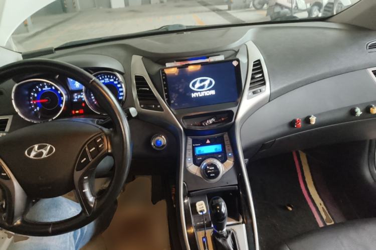 Used Hyundai Elantra (5th Generation / Langdong) 2012 1.6L Automatic Prestige Model Center Console