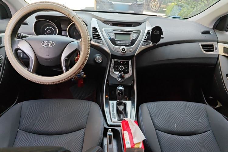 Used Hyundai Elantra (5th Generation / Langdong) 2012 1.6L Automatic Leading Model Center Console