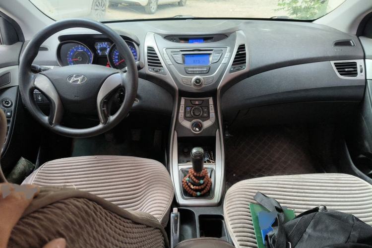 Used Hyundai Elantra (5th Generation / Langdong) 2012 1.6L Manual Fashion Edition Center Console