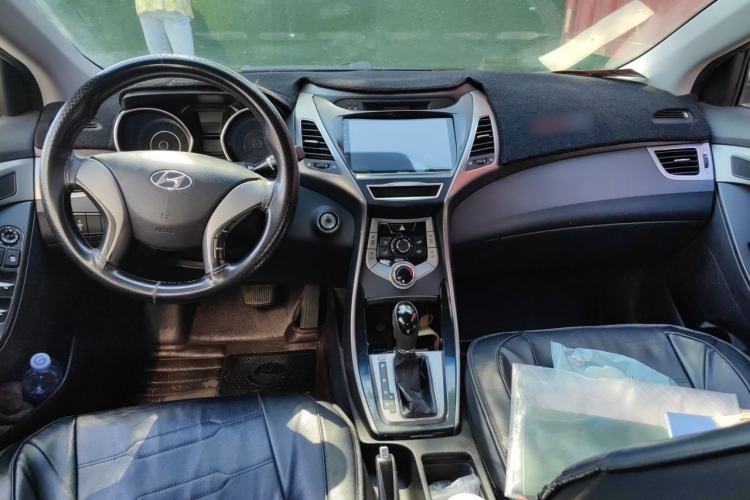 Used Hyundai Elantra (5th Generation / Langdong) 2012 1.6L Automatic Leading Model Center Console