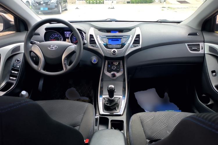 Used Hyundai Elantra (5th Generation / Langdong) 2012 1.6L Manual Leading Model Center Console