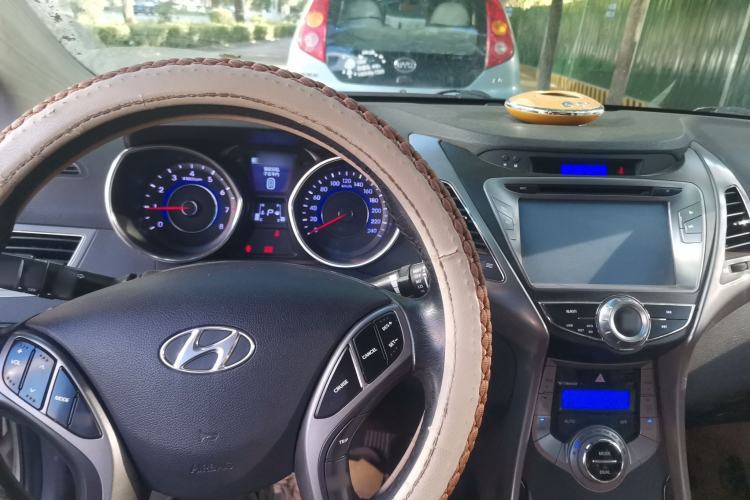 Used Hyundai Elantra (5th Generation / Langdong) 2012 1.6L Automatic Prestige Model Center Console