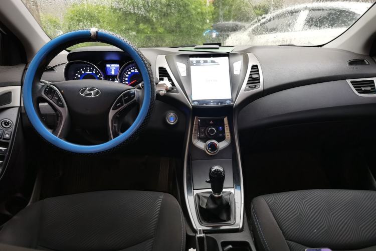 Used Hyundai Elantra (5th Generation / Langdong) 2012 1.6L Manual Leading Model Center Console