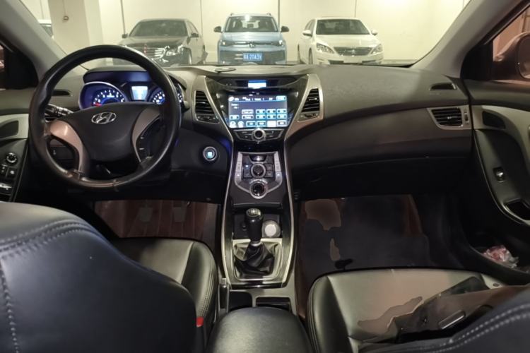 Used Hyundai Elantra (5th Generation / Langdong) 2012 1.6L Manual Leading Model Center Console
