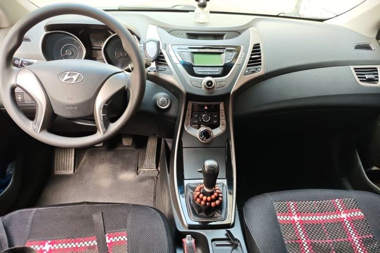 Used Hyundai Elantra (5th Generation / Langdong) 2012 1.6L Manual Leading Model Center Console