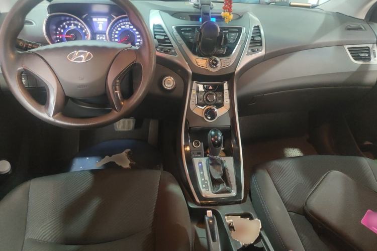 Used Hyundai Elantra (5th Generation / Langdong) 2012 1.6L Automatic Leading Model Center Console