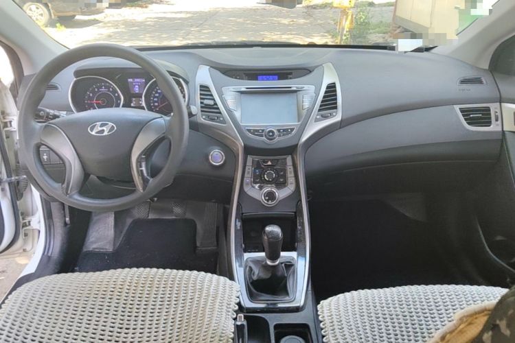 Used Hyundai Elantra (5th Generation / Langdong) 2012 1.6L Manual Leading Model Center Console