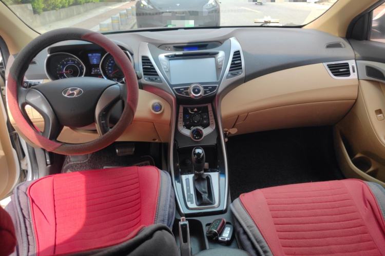 Used Hyundai Elantra (5th Generation / Langdong) 2012 1.6L Automatic Leading Model Center Console