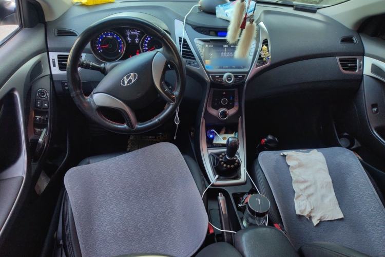Used Hyundai Elantra (5th Generation / Langdong) 2012 1.6L Manual Fashion Edition Center Console