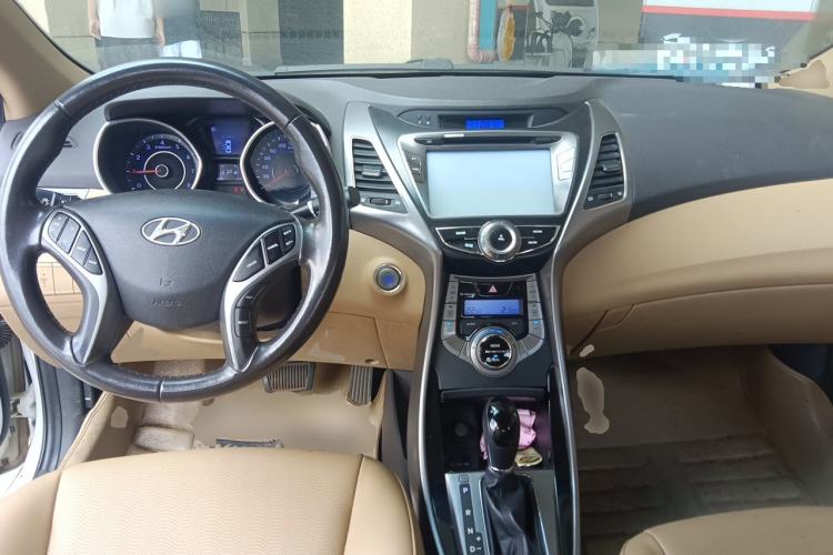 Used Hyundai Elantra (5th Generation / Langdong) 2012 1.6L Automatic Prestige Model Center Console