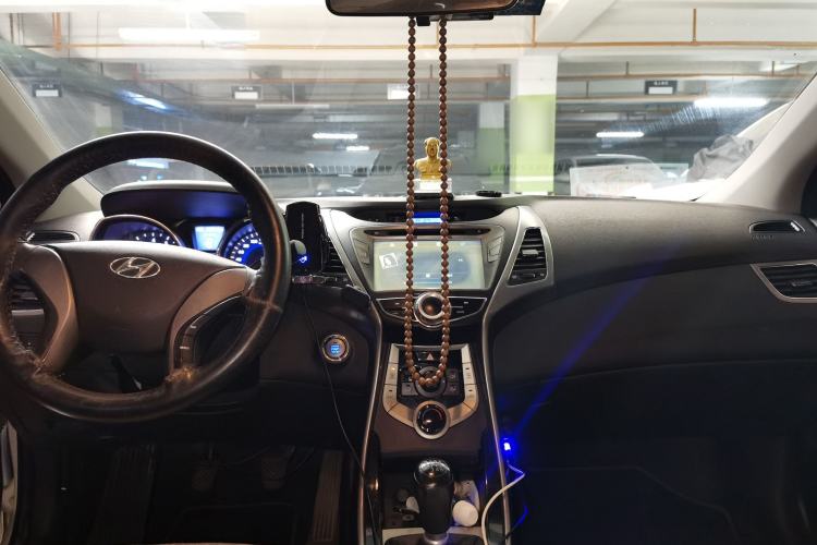 Used Hyundai Elantra (5th Generation / Langdong) 2012 1.6L Manual Leading Model Center Console