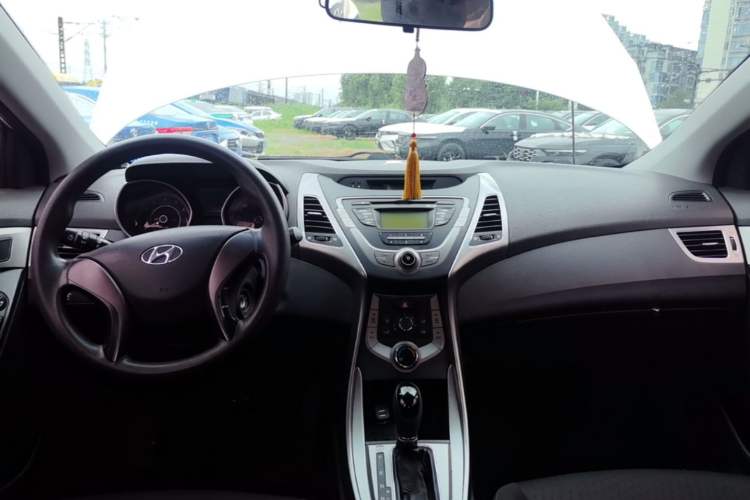 Used Hyundai Elantra (5th Generation / Langdong) 2012 1.6L Automatic Fashion Edition Center Console