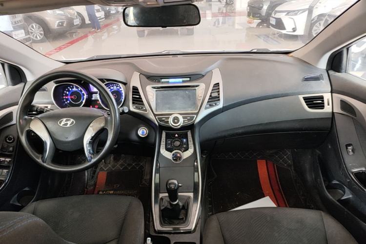 Used Hyundai Elantra (5th Generation / Langdong) 2012 1.6L Manual Leading Model Center Console