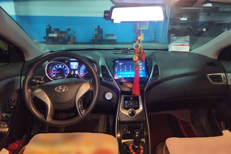 Used Hyundai Elantra (5th Generation / Langdong) 2012 1.6L Manual Leading Model Center Console