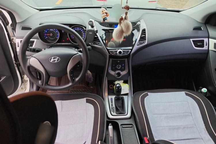 Used Hyundai Elantra (5th Generation / Langdong) 2012 1.6L Automatic Fashion Edition Center Console