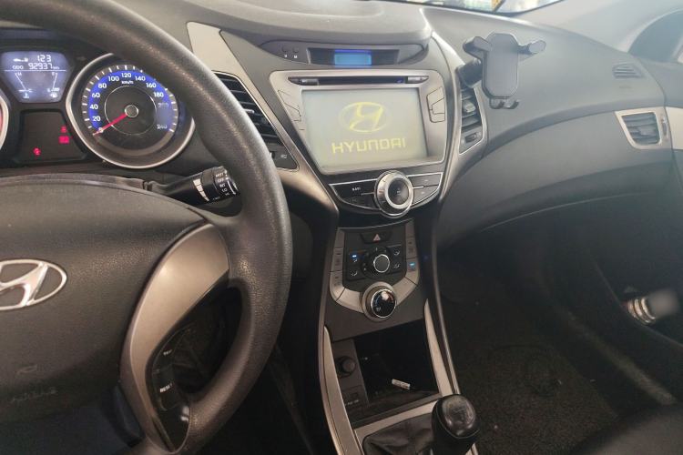 Used Hyundai Elantra (5th Generation / Langdong) 2012 1.6L Manual Fashion Edition Center Console