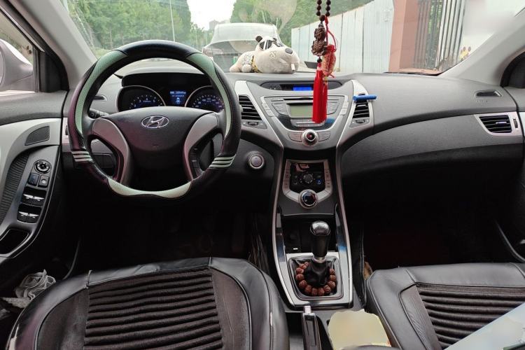 Used Hyundai Elantra (5th Generation / Langdong) 2012 1.6L Manual Leading Model Center Console