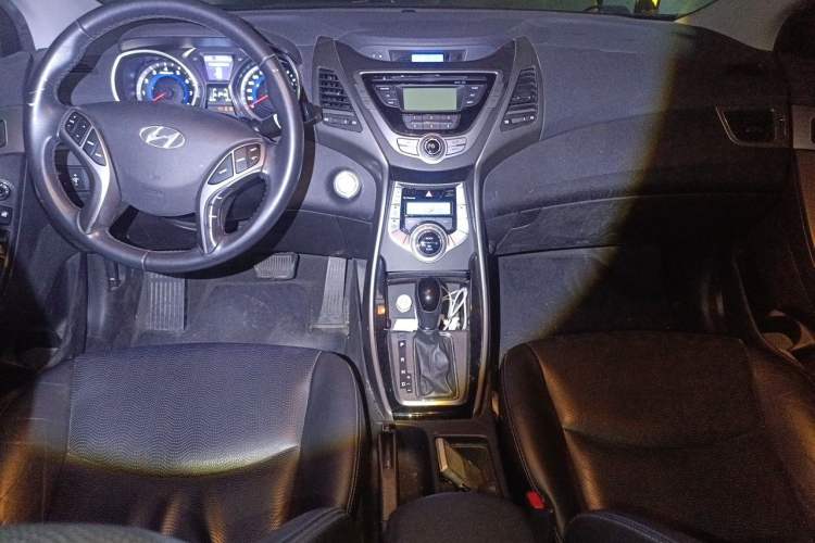 Used Hyundai Elantra (5th Generation / Langdong) 2012 1.6L Automatic Prestige Model Center Console